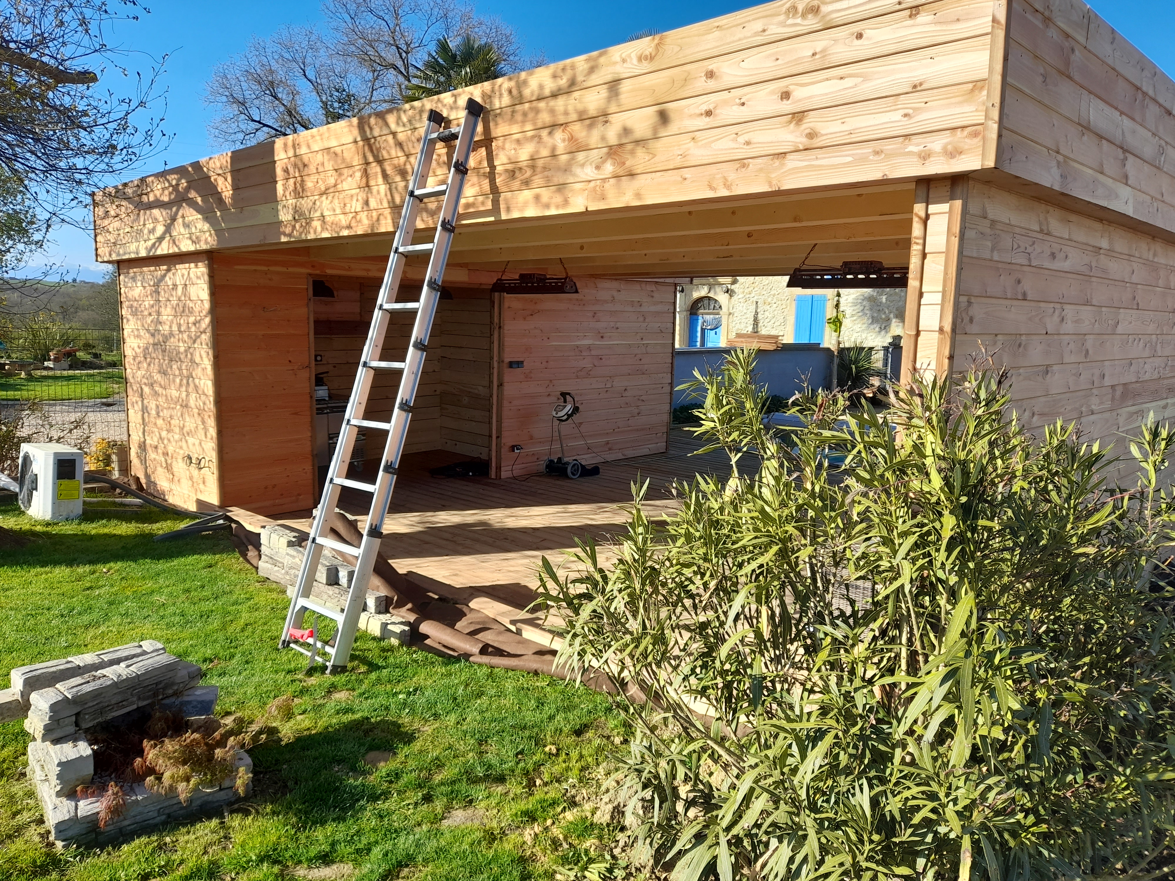 Image de la création d'un pool house en bois douglas